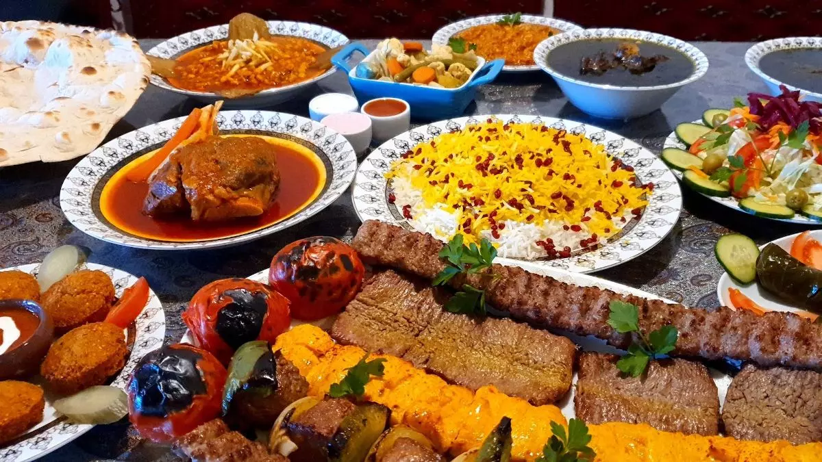 ویژگیهای کافه رستوران گیل باغ در رشت